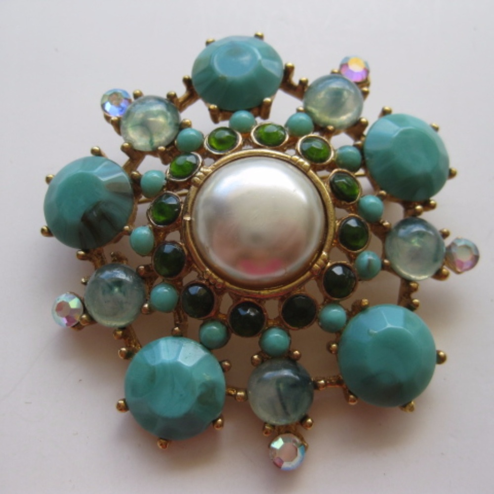 Vintage Ladies Faux turquoise Pearl  brooch